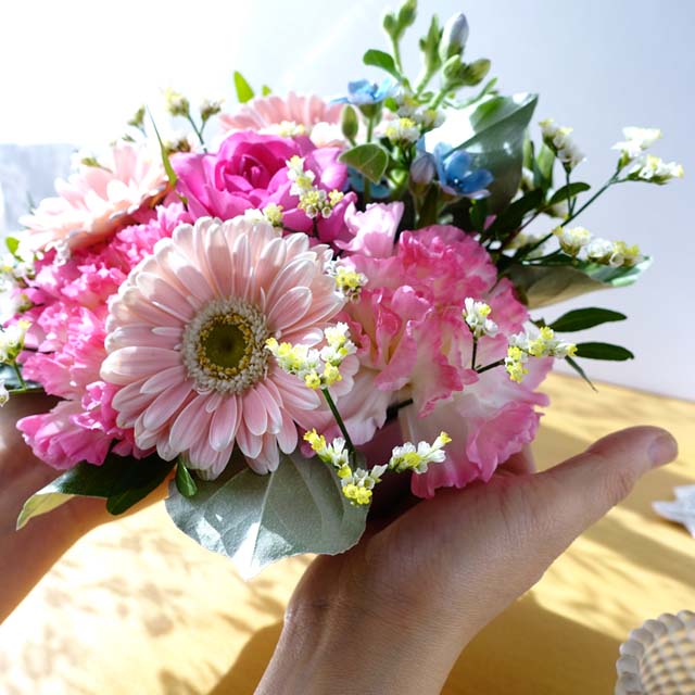 ペットのお供え花　お色が選べるおまかせ生花アレンジメント（ピンク系・Sサイズ）