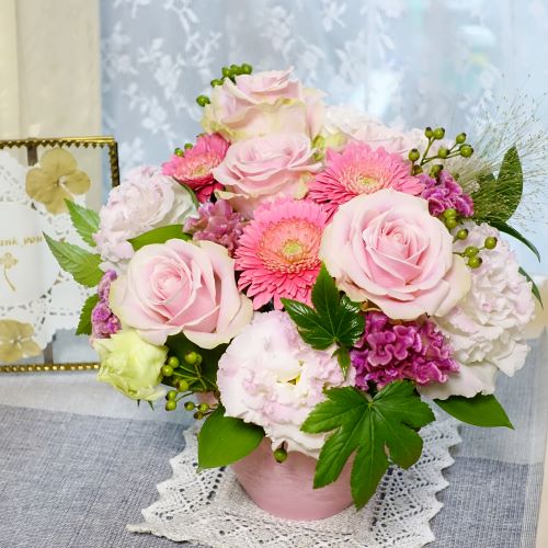 ペットのお供え花　お色が選べるおまかせ生花アレンジメント（ピンク系・Mサイズ）